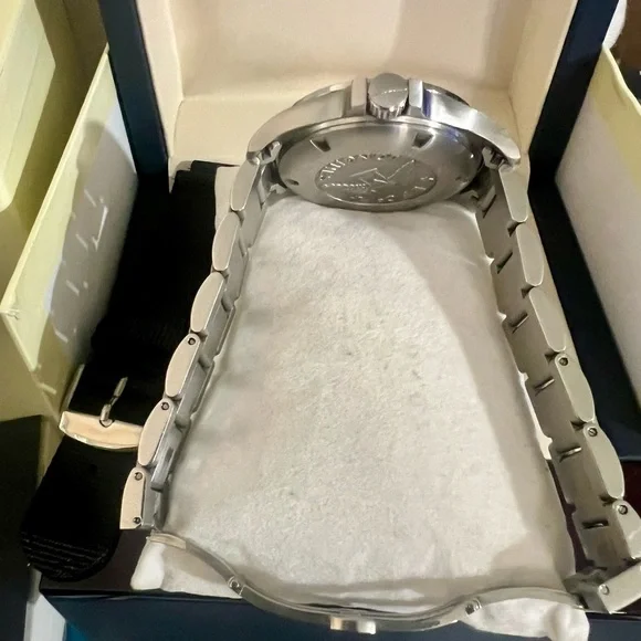 Longines Conquest V.H.P. Date Designer Classic Men’s Watch - Picture 6 of 8